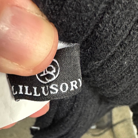 Chic Black Turtleneck Sweater for Women - Picture 2 of 4